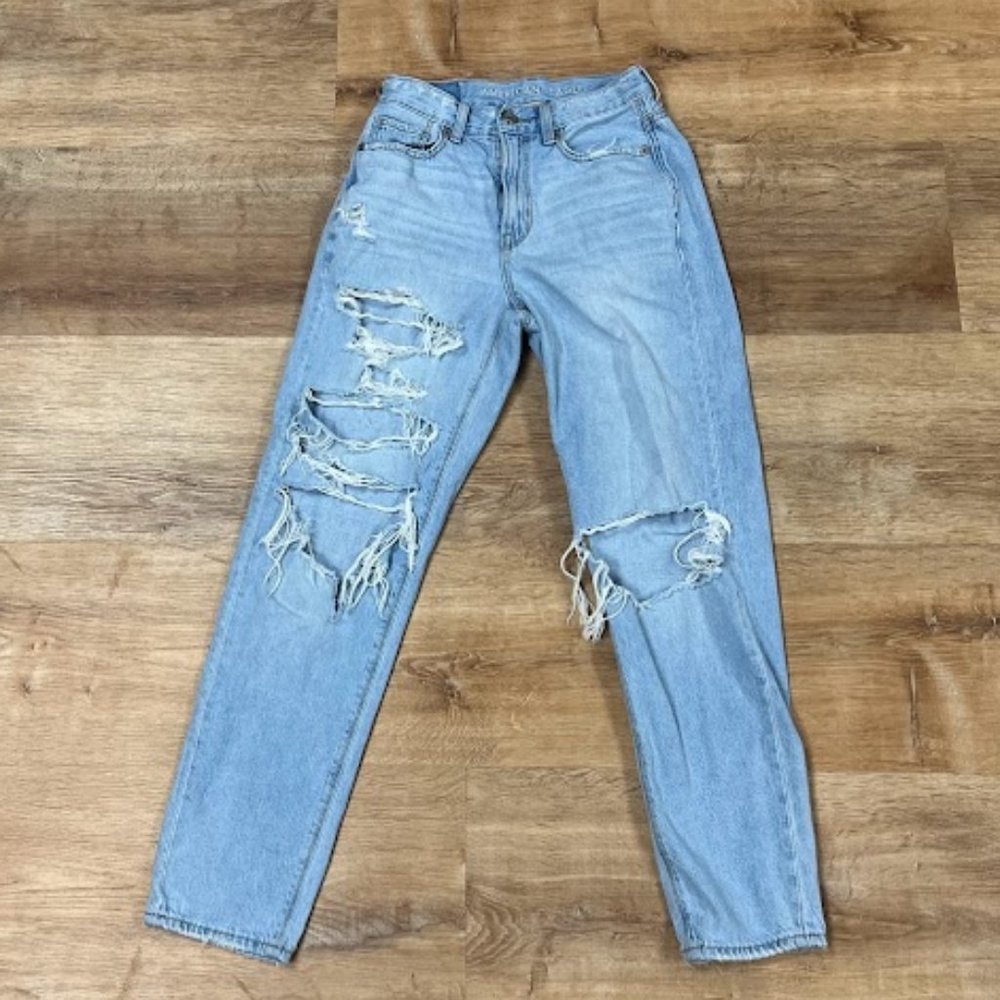 American Eagle Mom Straight Leg Jeans
